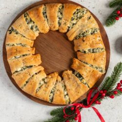 Spinach-Artichoke Cresent Roll Wreath - Elgin Foodtown